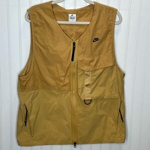 Nike Tech Pack Fishing Military Vest Size Medium